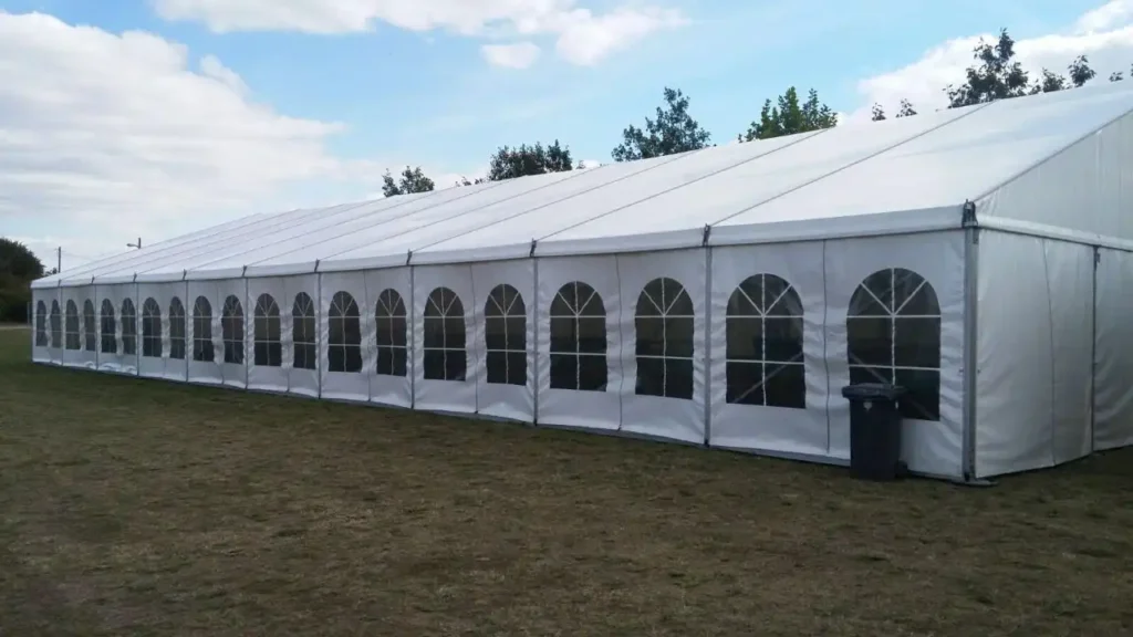 Mö/PR Eventservice – Partyzelt für Veranstaltungen im Außenbereich – flexible Eventlösung für Geburtstage, Firmenevents und Hochzeiten