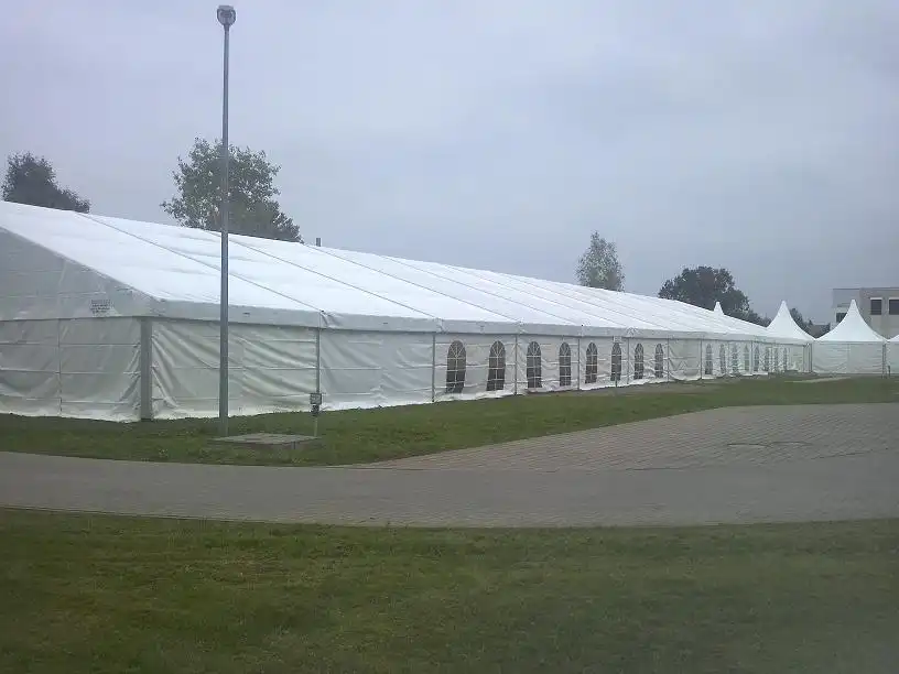 Mö/PR Eventservice – Großzügiges Festzelt für Veranstaltungen im Außenbereich – ideale Lösung für Feiern, Messen und Firmenanlässe