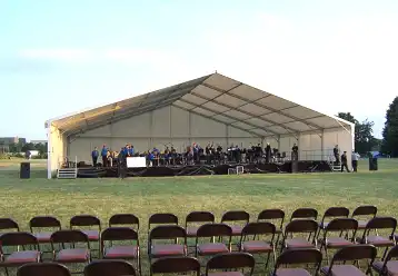 Mö/PR Eventservice – Open-Air-Bühne mit professioneller Ausstattung – ideale Plattform für Konzerte unter freiem Himmel